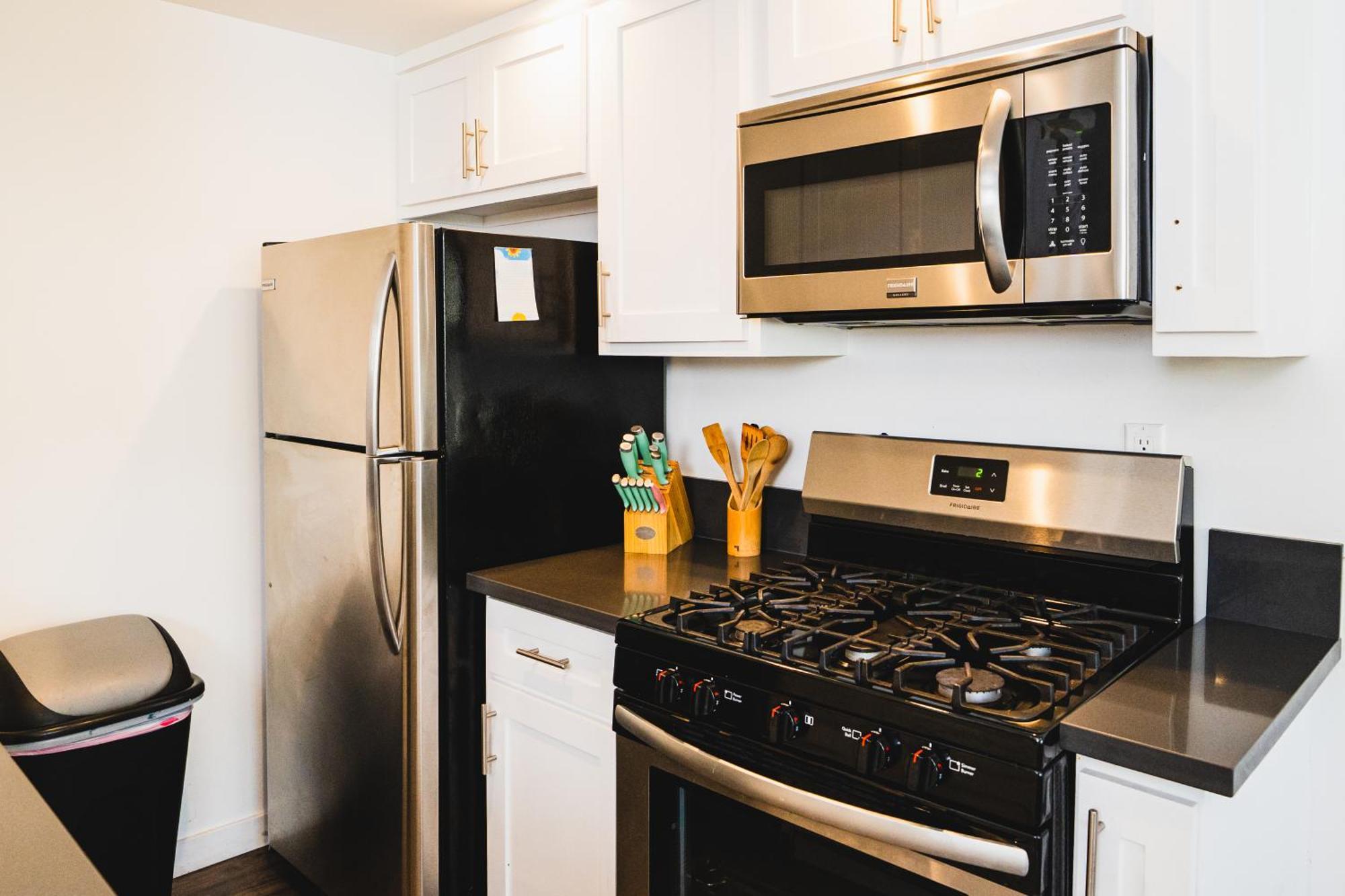 Spacious One-bedroom With Dining Area & Gated Parking
