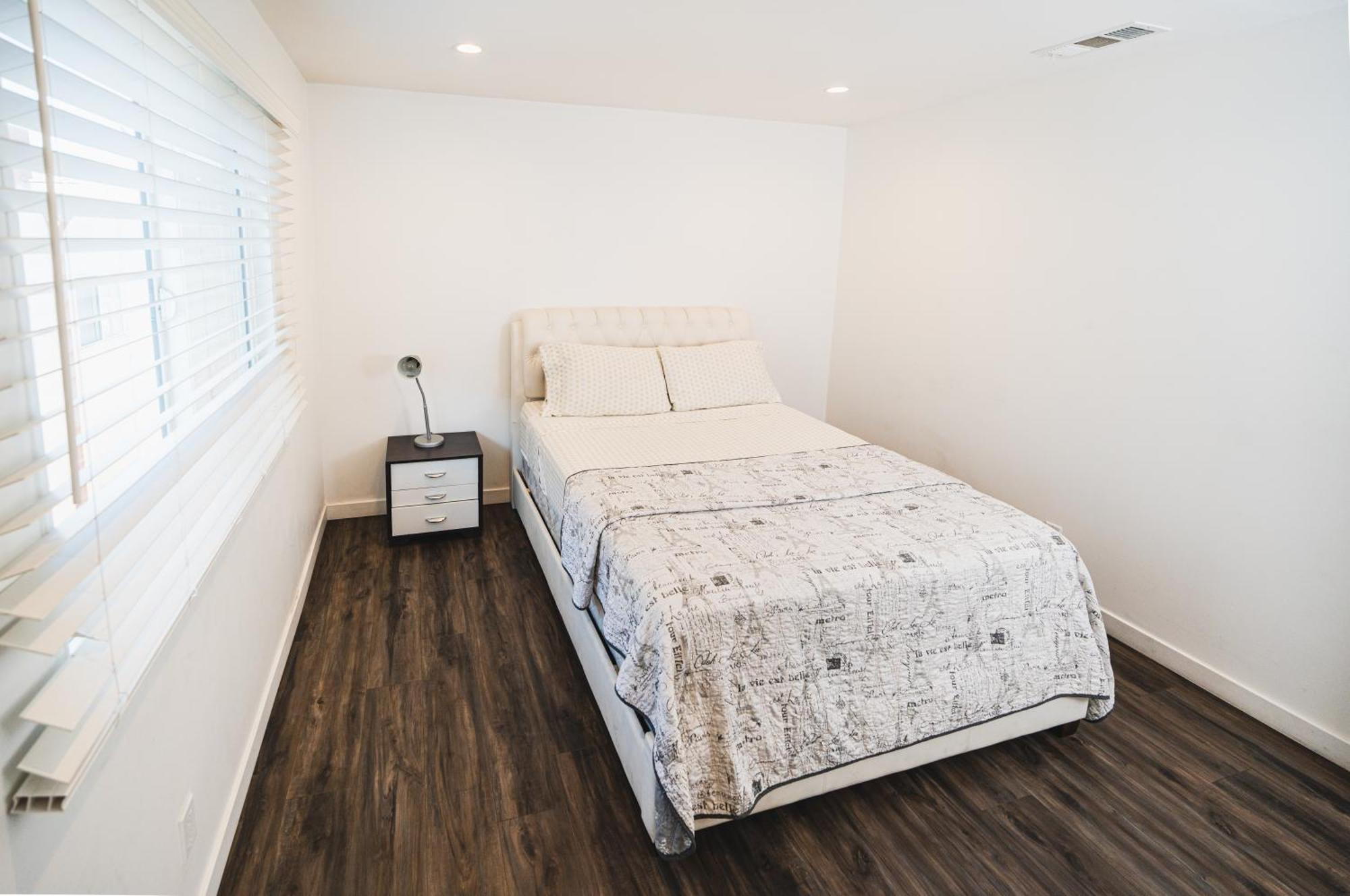 Spacious One-bedroom With Dining Area & Gated Parking