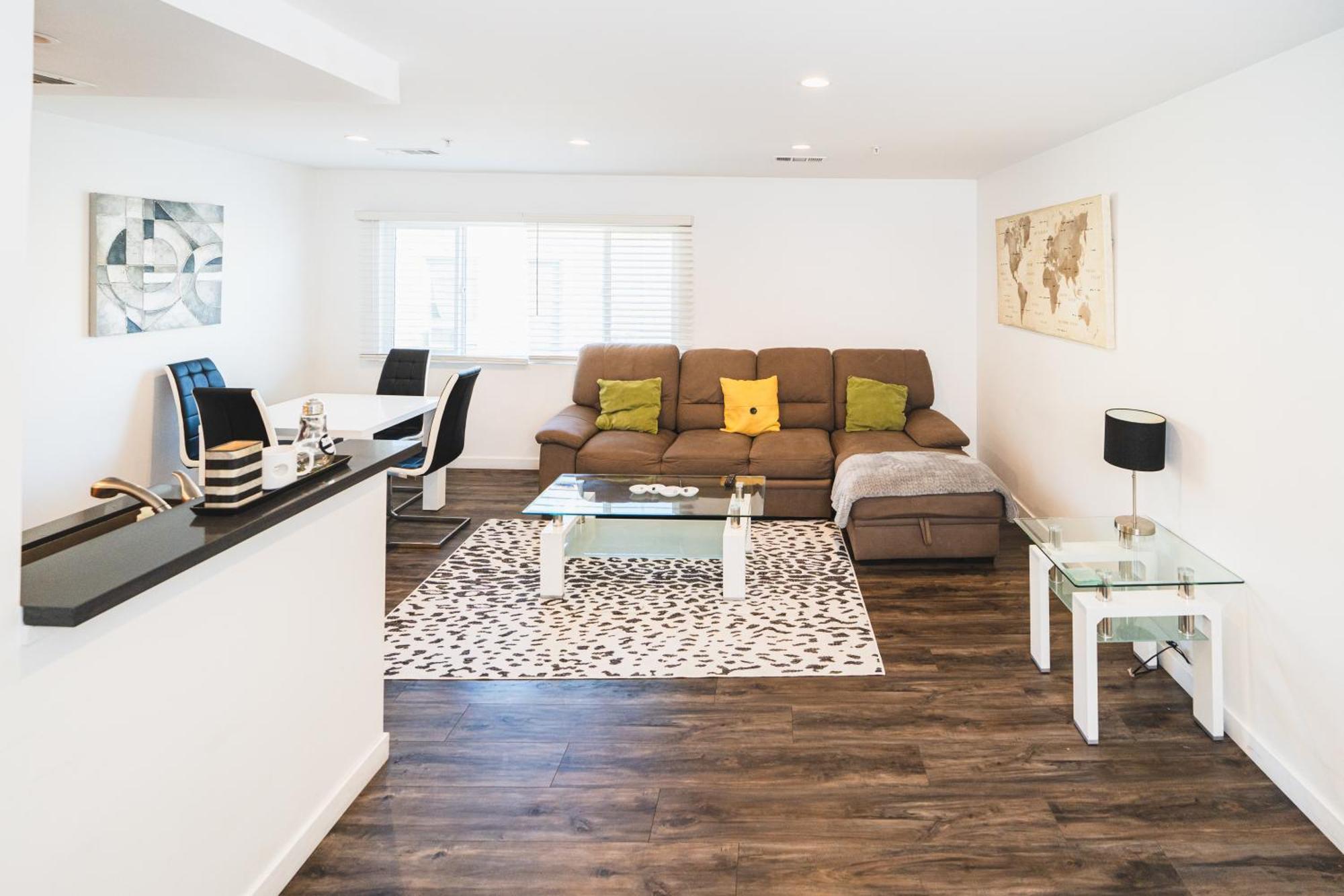 Spacious One-bedroom With Dining Area & Gated Parking *