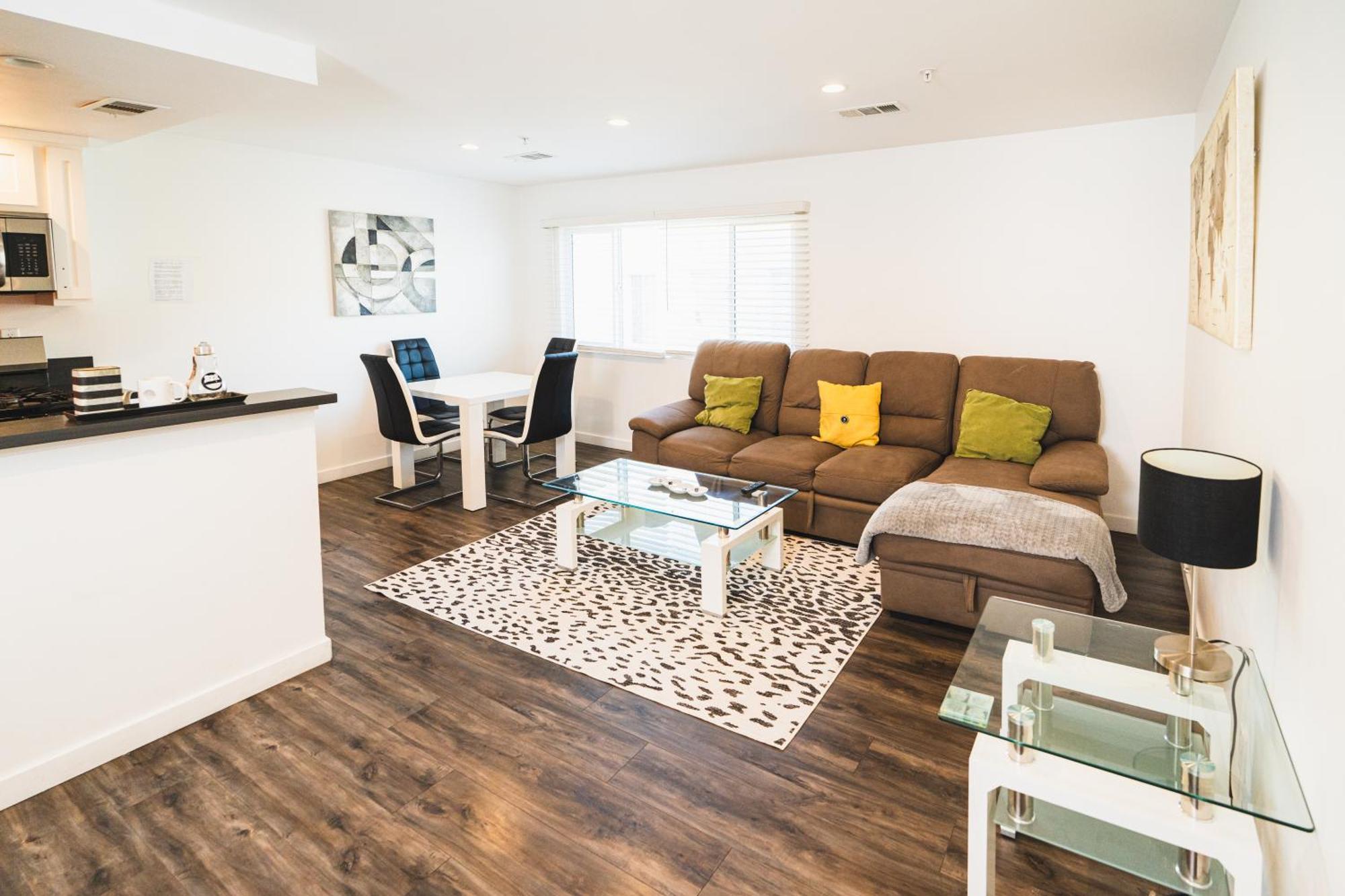 Spacious One-bedroom With Dining Area & Gated Parking Los Angeles